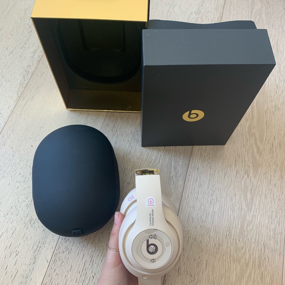 BRAND NEW BEATS BY DR DRE